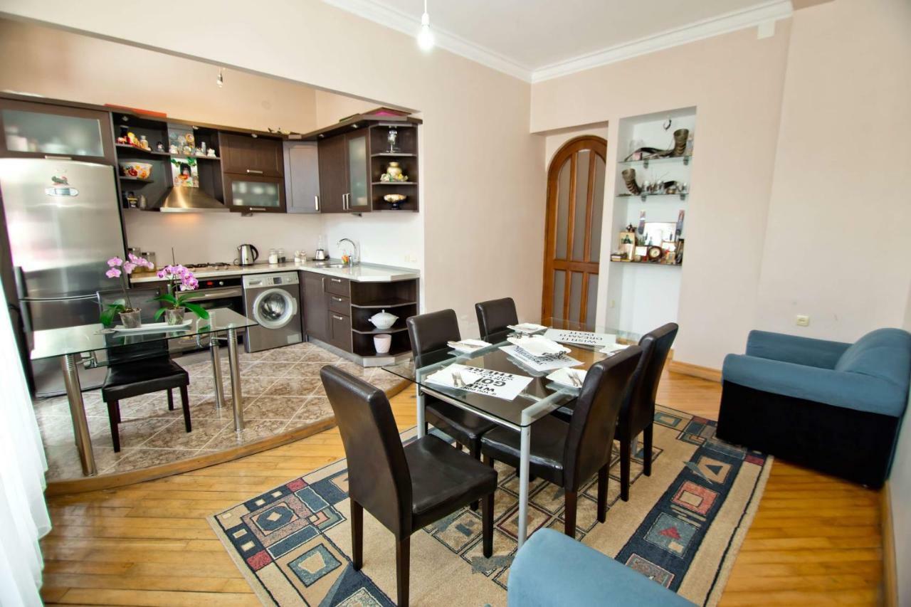 Apartment On Gorgiladze 25 Batumi Eksteriør bilde